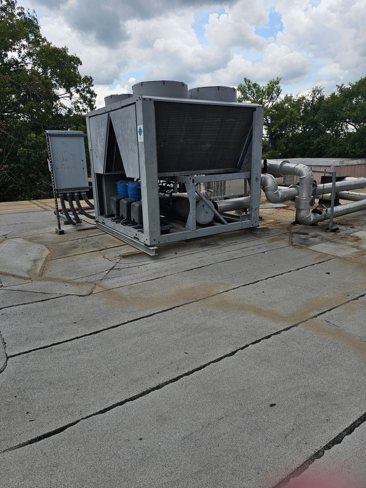 Air-cooled chiller installation