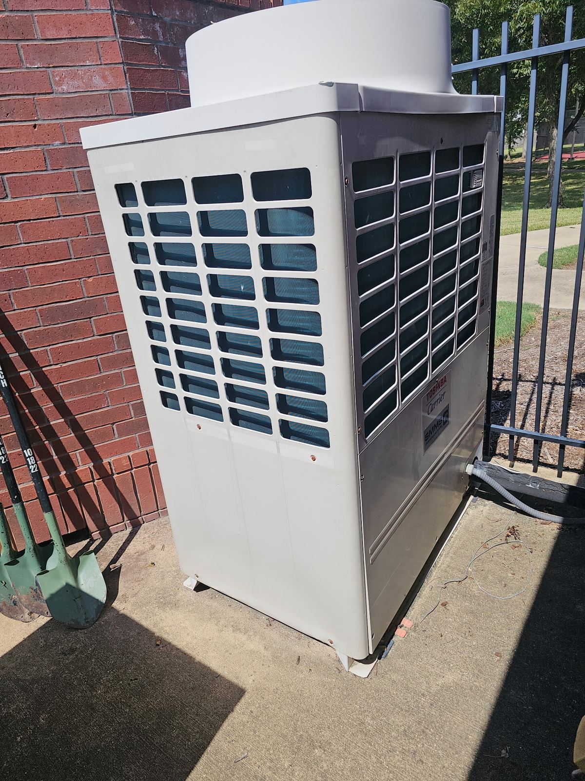 Outdoor VRF condenser